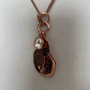 NWOT Premier Brand rose tone necklace with large shiny stone. Very pretty.